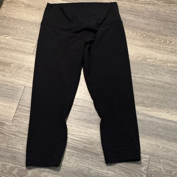 lululemon athletica Pants - Lululemon Black Capri Leggings Women’s Sz 10